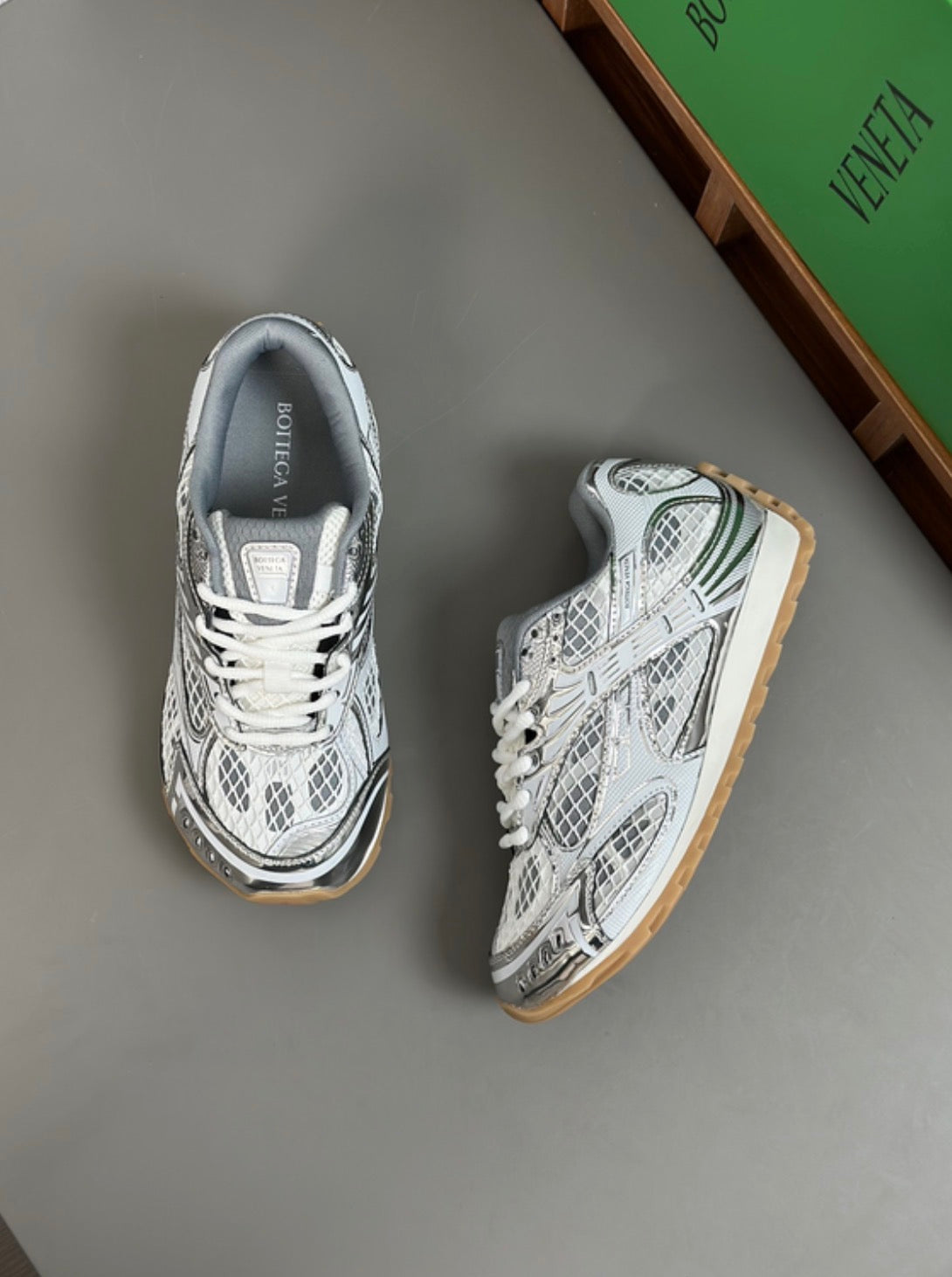 B*TTEGA V*ENETA- SILVER / GUM BOTTOMS